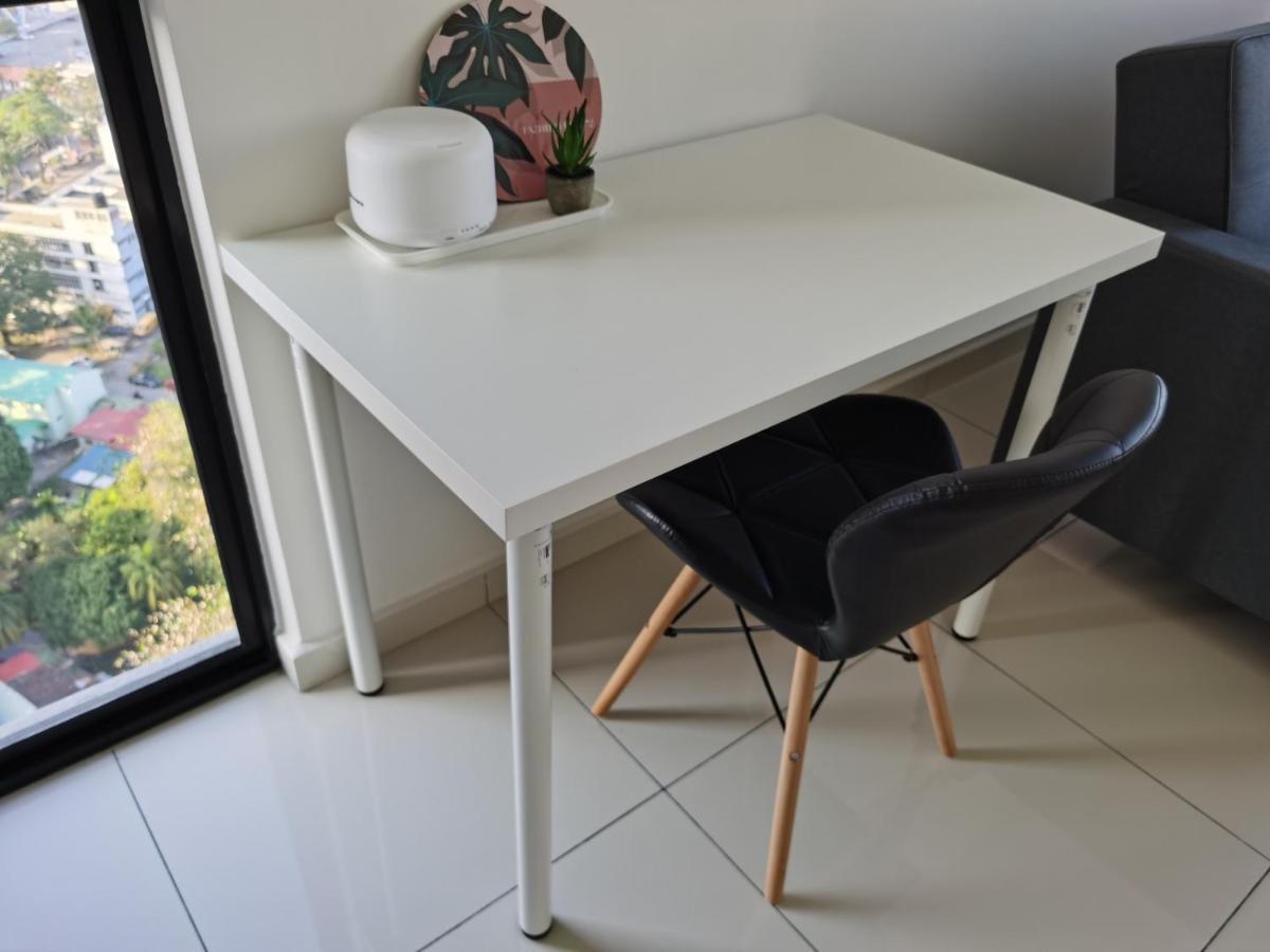 Beacon Exec Suites# Msg Chair#Disney Hotstar George Town Buitenkant foto